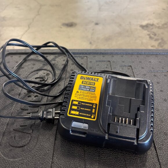 DeWalt 20v 2-Pack Lithium-Ion Batteries with Charger & Tool Bag - Picture 7 of 11